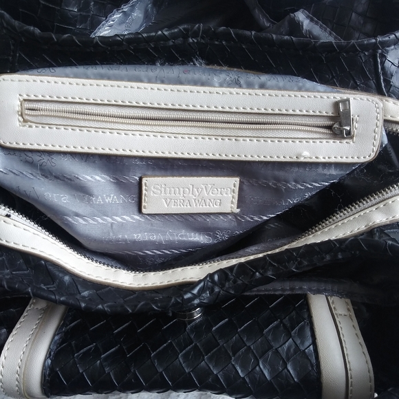 - Simplyvera Vera Wang handbag. - Picture 6 of 8